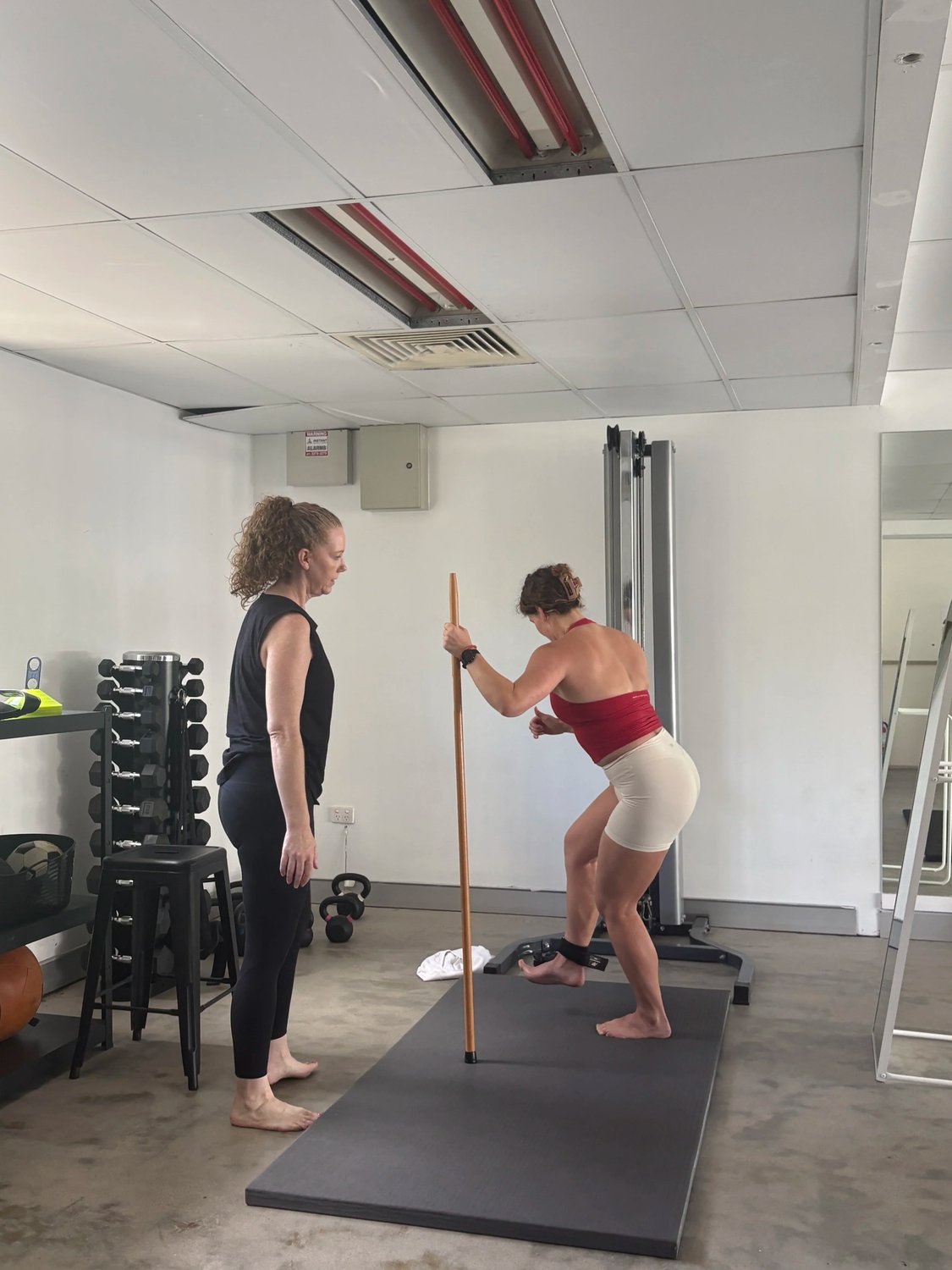 7 Effective Ways to Fix Aching Hips While Sleeping (And Why It Keeps Happening)