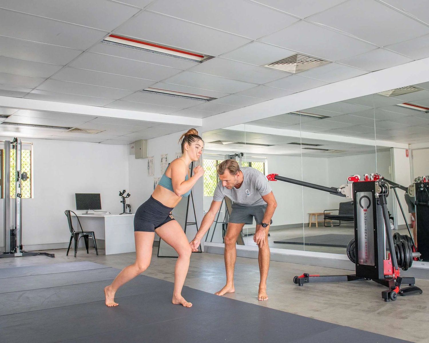 Training lunge — How to Relieve Upper Back Pain Fast Without Stretching.